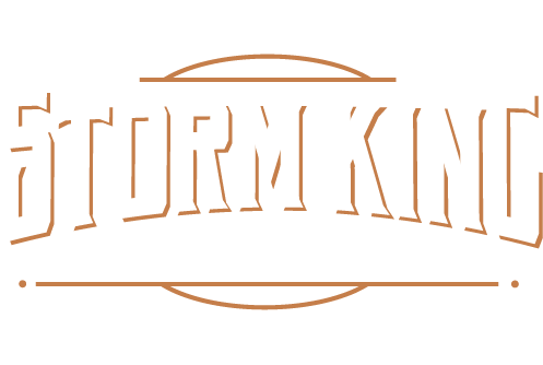 A green and white logo for storm king distilling company.